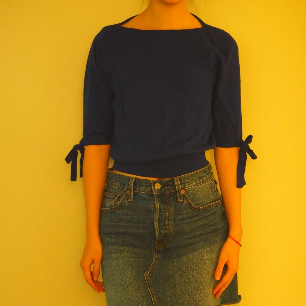Navy Agnes B. knitwear top with bow on the sleeves